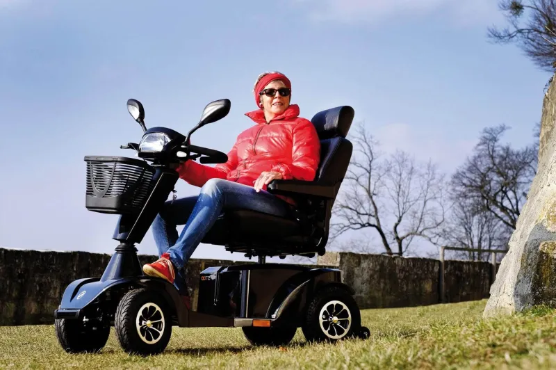 /content/image/Products/Scooters/Road/S700/gallery-s700-mobility-scooter-lifestyle1.webp